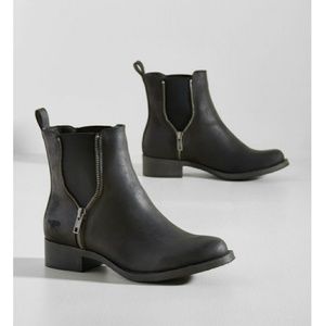 Modcloth Casual Influence Black Boots